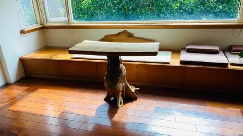 客廳-奇木桌