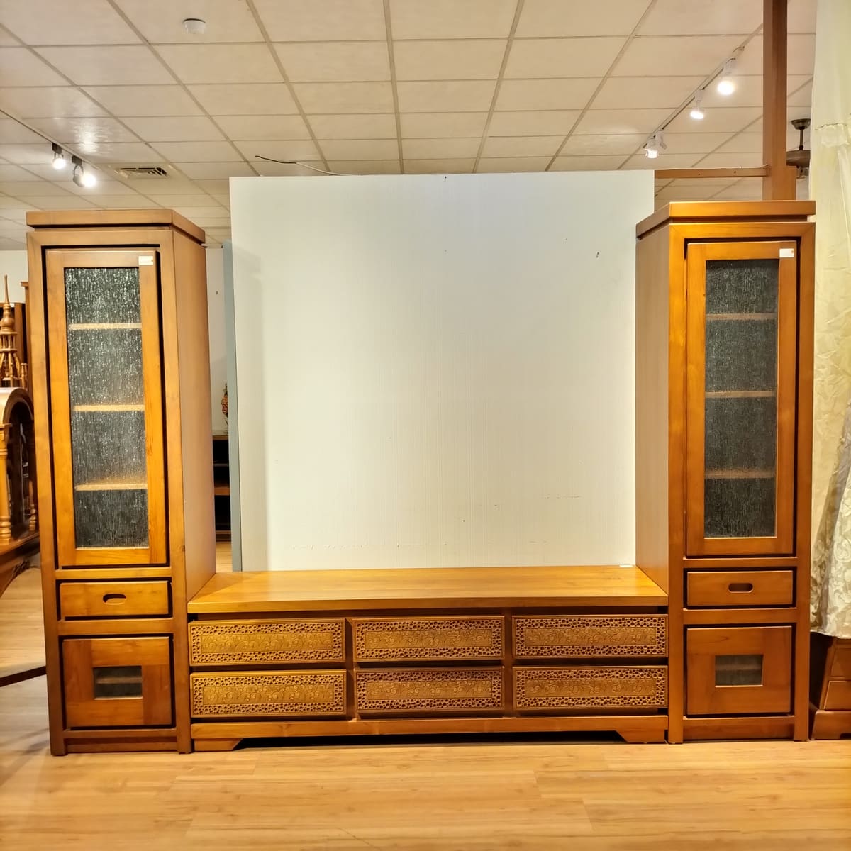 81-3 展示櫃. 電視櫃